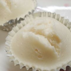 A picture of Steamed Bread with an Almond Aroma.
