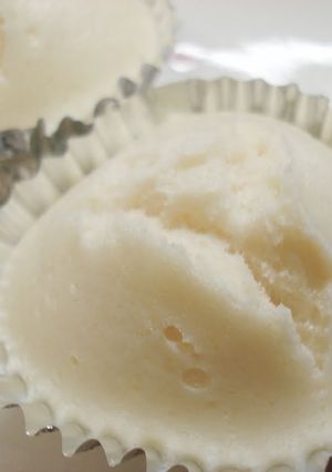 A picture of Steamed Bread with an Almond Aroma.