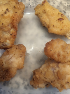 Una foto de Alitas de pollo al limón crujientes en Airfryer o horno