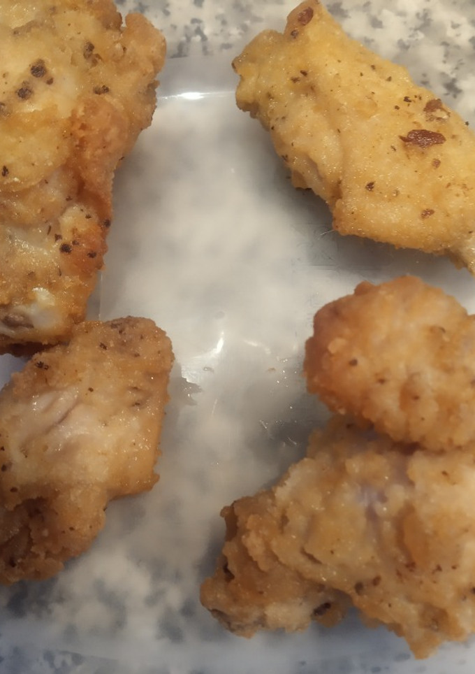 Una foto de Alitas de pollo al limón crujientes en Airfryer o horno