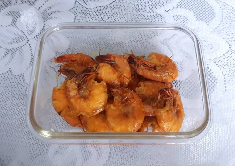 Cara Gampang Menyiapkan Udang Bumbu Kunyit, Lezat Sekali