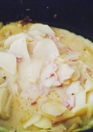 A picture of Easy Slow Cooker Scalloped Potatoes.