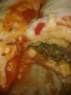 Una foto de Canelones de verdura con salsa blanca y tuco