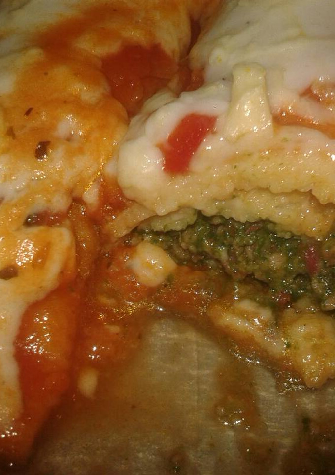 Una foto de Canelones de verdura con salsa blanca y tuco