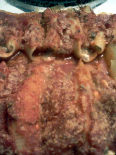 A picture of stuffed shells.
