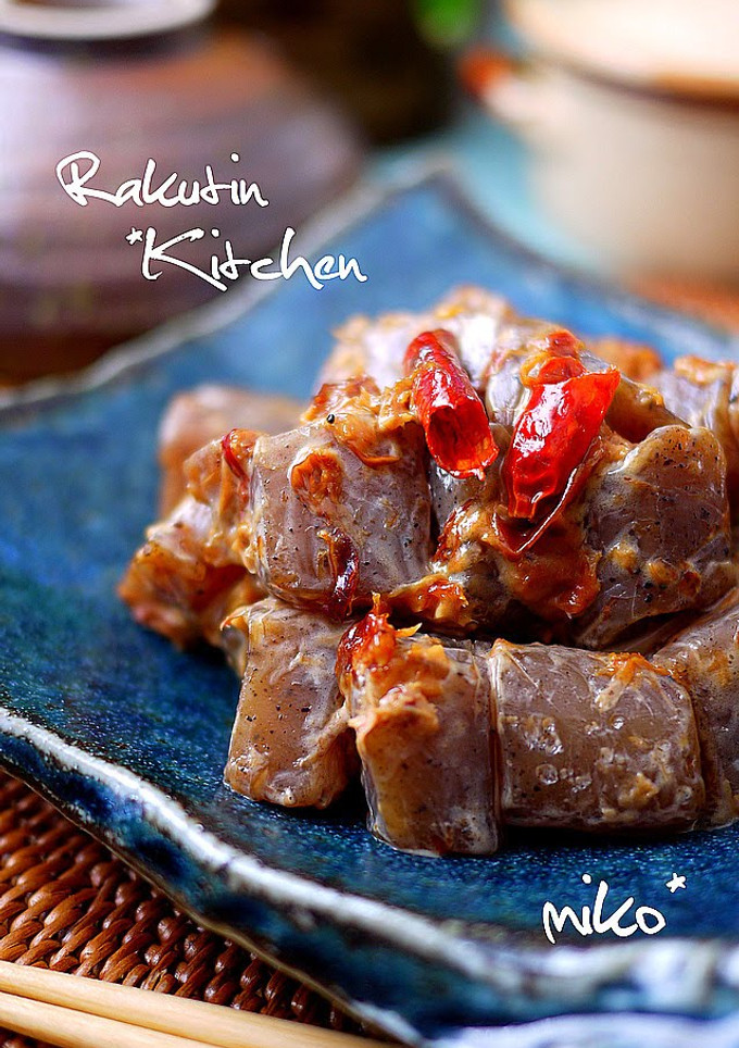 A picture of Sautéed Spicy Konnyaku Seasoned with Oyster Sauce, Mayonnaise, and Bonito Flakes.