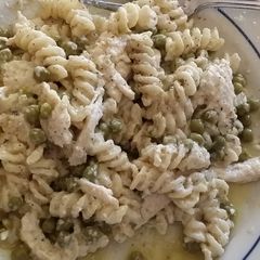 A picture of Taisen's chicken fettuccine alfredo.