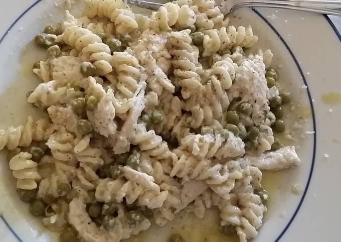 Taisen's chicken fettuccine alfredo