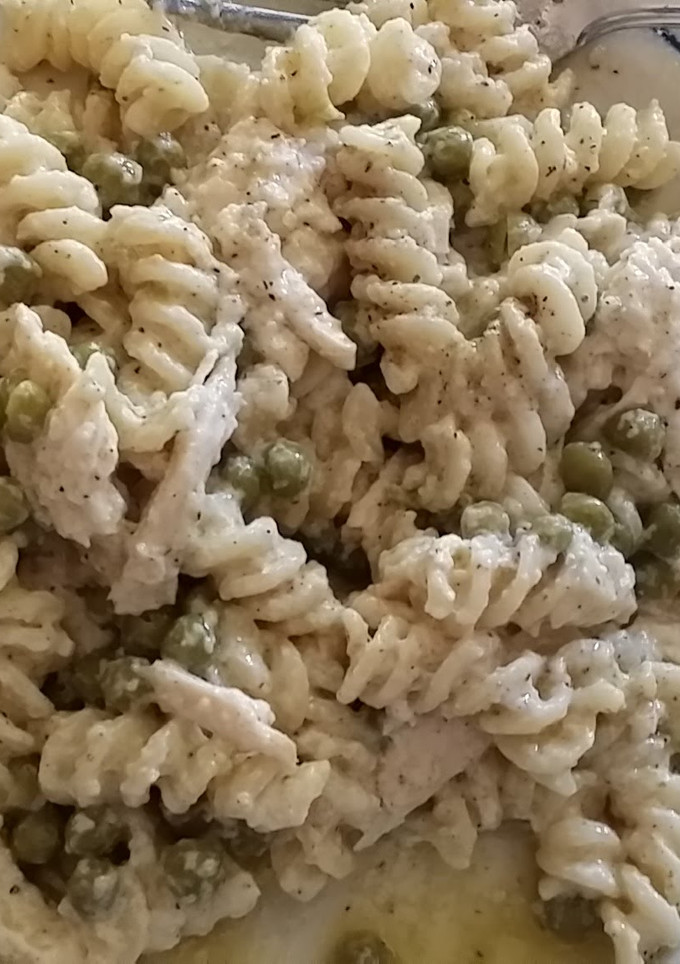 A picture of Taisen's chicken fettuccine alfredo.