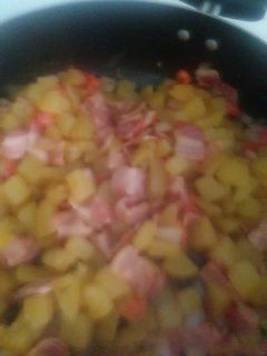 Una foto de Papas con tocino