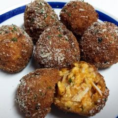 A picture of Buffalo Chicken Cheddar Cheese Balls.