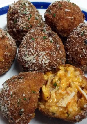 A picture of Buffalo Chicken Cheddar Cheese Balls.