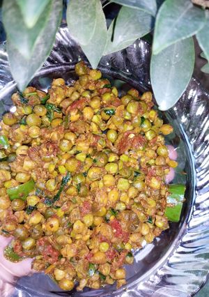 A picture of Masala matar.
