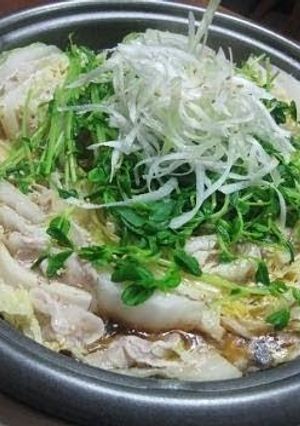 A picture of Layered Chinese Cabbage and Pork, Chinese Style Steamed Hot Pot.