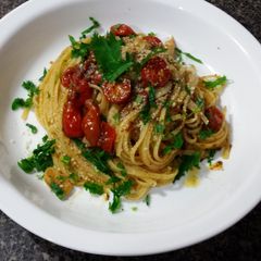 A picture of Oven Roasted Garlic and Tomato Pasta.