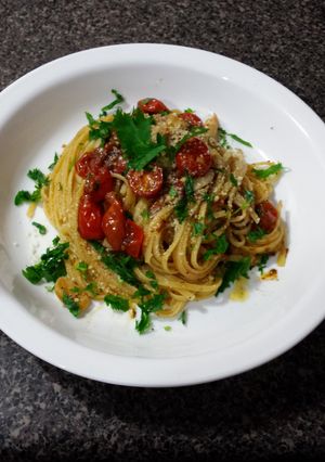 A picture of Oven Roasted Garlic and Tomato Pasta.