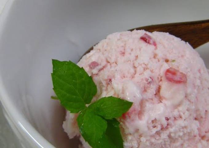 Strawberry Yogurt Ice Cream