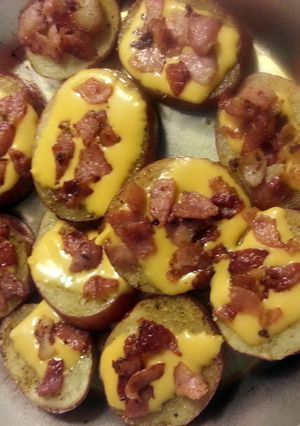 A picture of Baked potato slices.