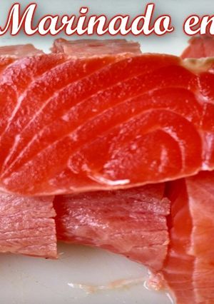 Una foto de Salmón marinado en cítricos