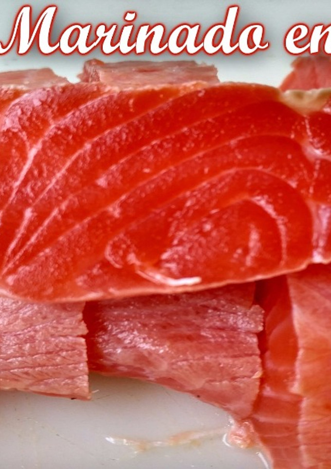 Una foto de Salmón marinado en cítricos