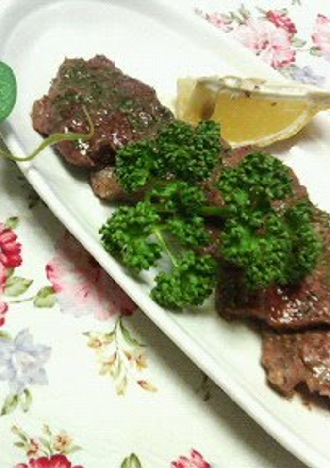 A picture of Bite-Size Beef Steak with Garlic Soy Sauce.