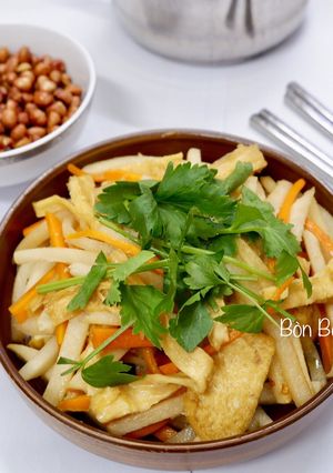 Hình của món Củ Sắn Xào Cần Tây Chay.