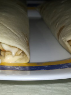 Una foto de Fajitas de pollo con queso y alioli