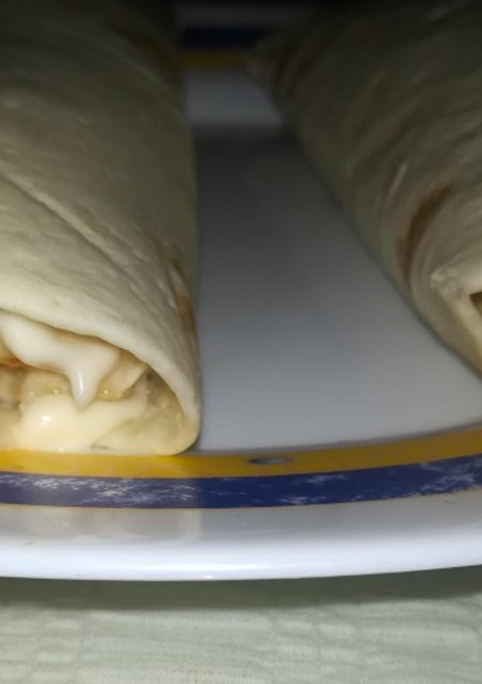 Una foto de Fajitas de pollo con queso y alioli