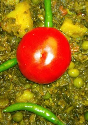 आलू पालक और बथुआ की मिक्स सब्जी (Aloo palak or bathura ki mixed sabji recipe in hindi) रेसिपी मुख्य फोटो