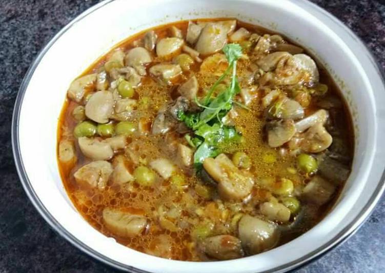 Mushroom peas curry