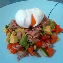 A picture of Salad with tuna and egg.