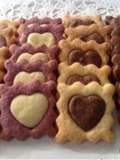 A picture of Easy Work Crunchy Cookie Cutter Cookies.