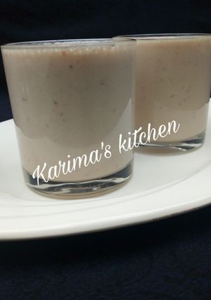 A picture of Strawberry banana smoothie.