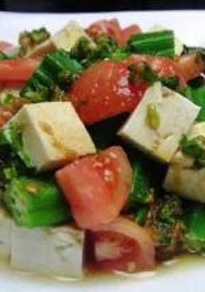 A picture of Tofu Salad with Okra and Tomato.