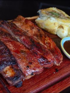 Una foto de Costillas Maestranza BBQ al horno