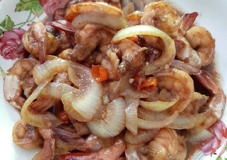 Bagaimana Menyiapkan Udang Goreng Asam, Enak Banget