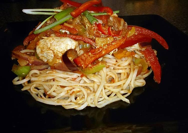 Recipe of Appetizing Chinese chicken stir fry with egg noodles