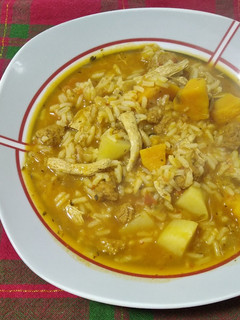 Una foto de Guisito vegano proteico de arroz 🍲:)