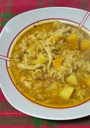 Una foto de Guisito vegano proteico de arroz 🍲:)