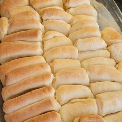 A picture of Mom Parkerhouse Rolls.