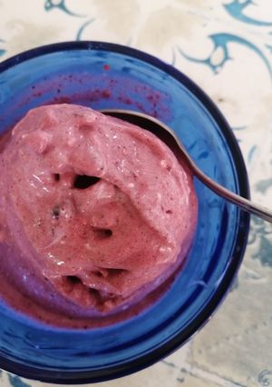 Una foto de Helado frutos rojos 🍓🍒🍧/ low carb / keto