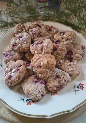 Una foto de Galletitas De Frutillas Con Crema De Leche "Para Mamá"❤️ Pocos Ingredientes