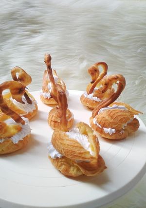 Hình của món Swan pate à choux.