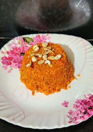 ગાજર નો હલવો(Gajar Halvo Recipe in Gujarati) રેસીપી મુખ્ય ફોટો