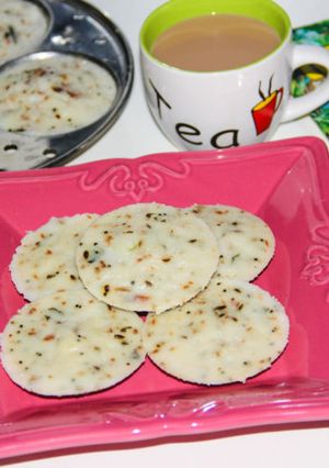 A picture of Thalicha Idli / South Indian Style Tempered Steamed Rice Cakes / Tadka Idli.