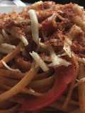 Pasta en salsa de pimientos con polvo de jamón serrano