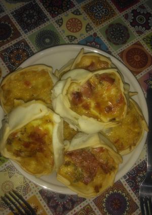 Una foto de Canastitas de choclo y jamón & queso