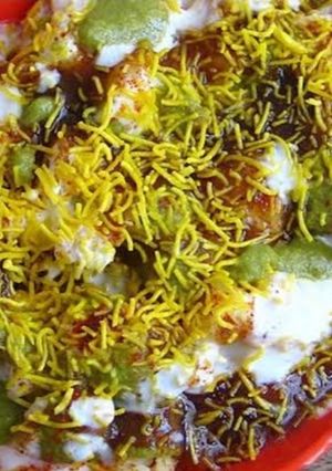 आलू चाट(aloo chaat recipe in hindi) रेसिपी मुख्य फोटो