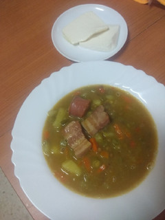 Una foto de Potaje de lentejas con verdura, bacon y chorizo a mi estilo