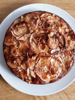 Una foto de Bizcocho de manzana y nueces (sin gluten)